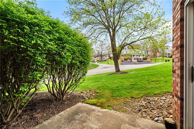605 Calais Dr 101, Mccandless, PA 15237