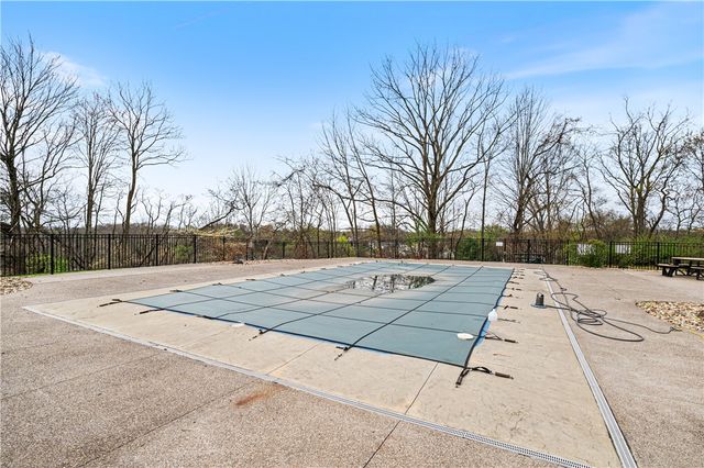 605 Calais Dr 101, Mccandless, PA 15237