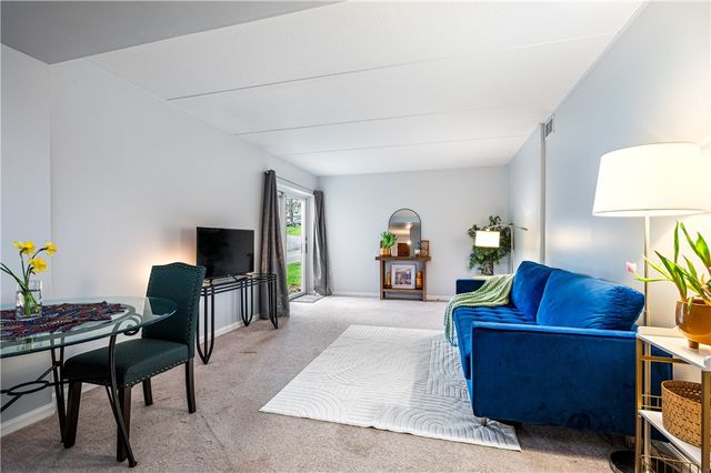 605 Calais Dr 101, Mccandless, PA 15237