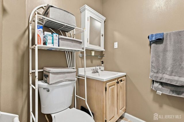 606 Jesse Way, Piscataway, NJ 08854