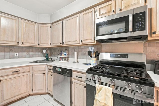 606 Jesse Way, Piscataway, NJ 08854