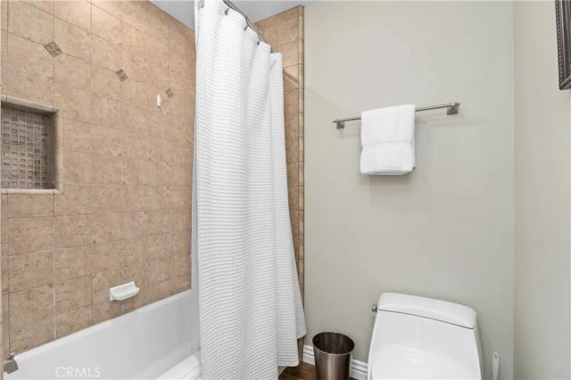 4589 Hazelnut Avenue, Seal Beach, CA 90740