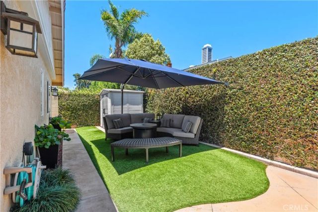 4589 Hazelnut Avenue, Seal Beach, CA 90740