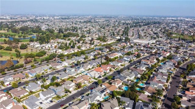 4589 Hazelnut Avenue, Seal Beach, CA 90740