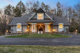 21 Whitney Rd, Boxford, MA 01921