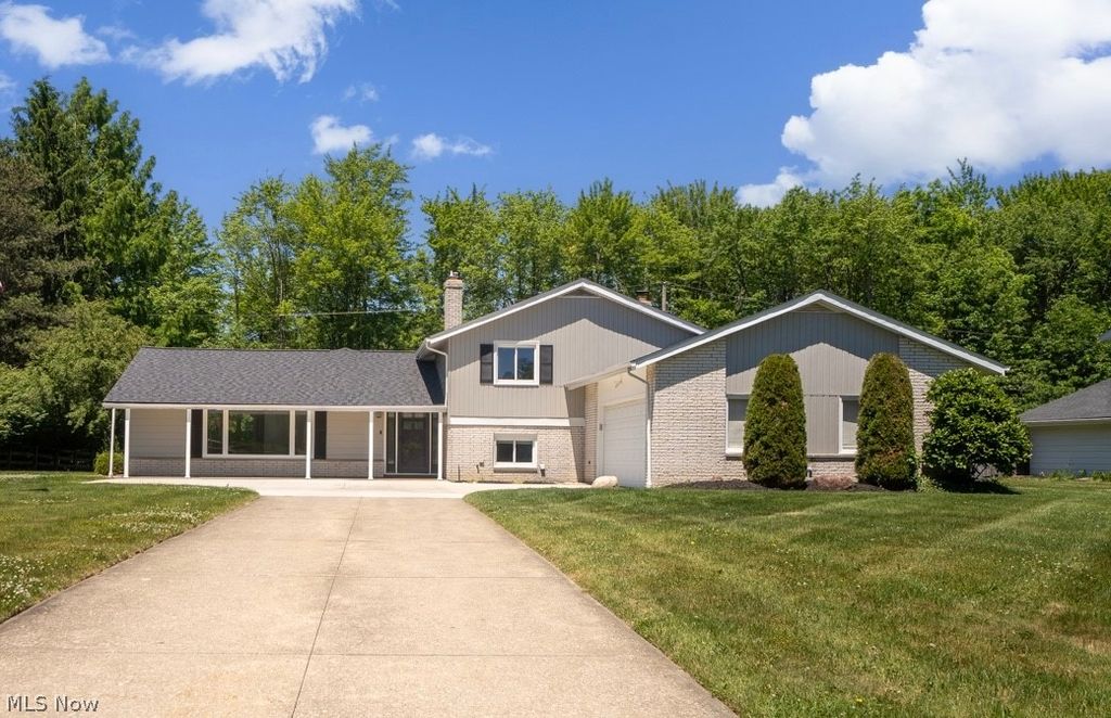 6815 Hickory Hill Drive, Mayfield Village, OH 44143