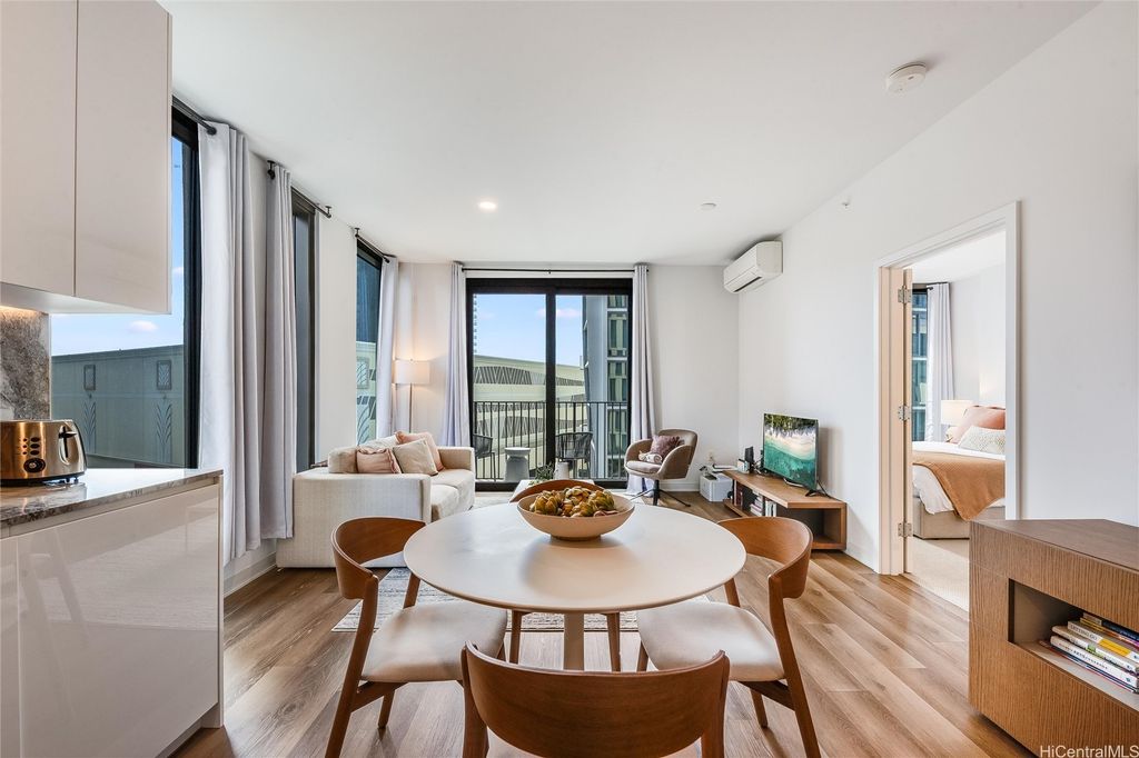 987 Queen Street 502, Honolulu, HI 96814