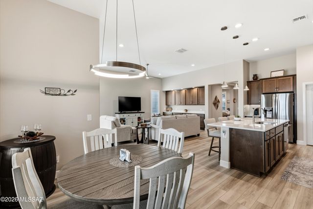 1445 E Golden Rock Way, Green Valley, AZ 85614
