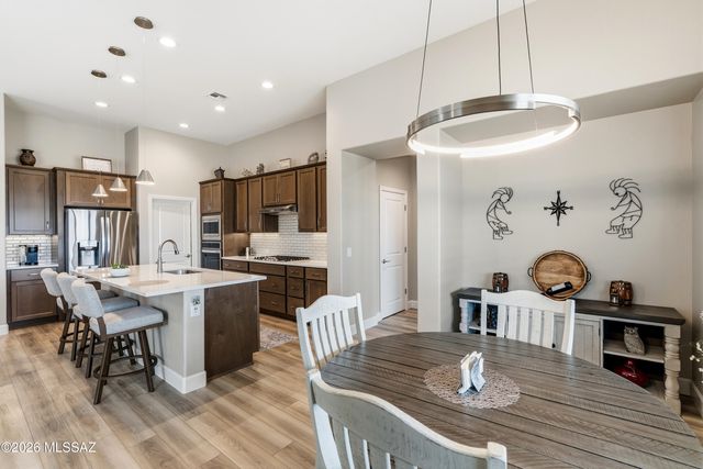 1445 E Golden Rock Way, Green Valley, AZ 85614