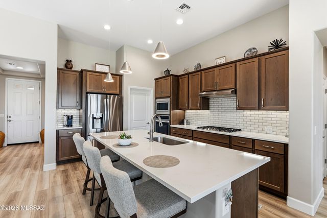 1445 E Golden Rock Way, Green Valley, AZ 85614