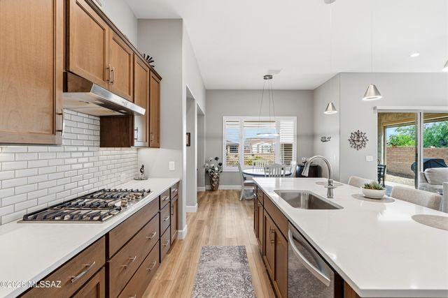 1445 E Golden Rock Way, Green Valley, AZ 85614