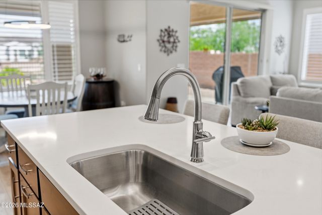 1445 E Golden Rock Way, Green Valley, AZ 85614