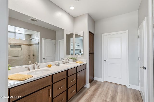 1445 E Golden Rock Way, Green Valley, AZ 85614