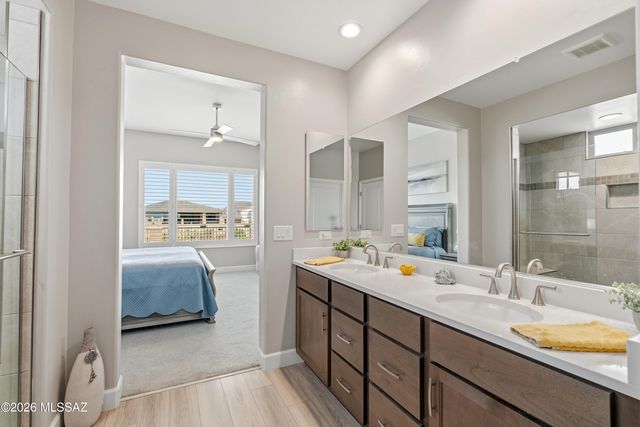 1445 E Golden Rock Way, Green Valley, AZ 85614