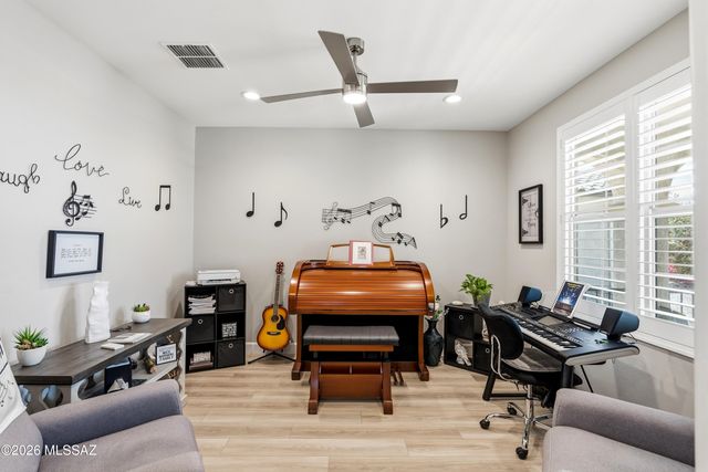 1445 E Golden Rock Way, Green Valley, AZ 85614
