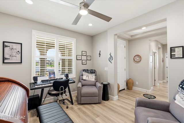 1445 E Golden Rock Way, Green Valley, AZ 85614