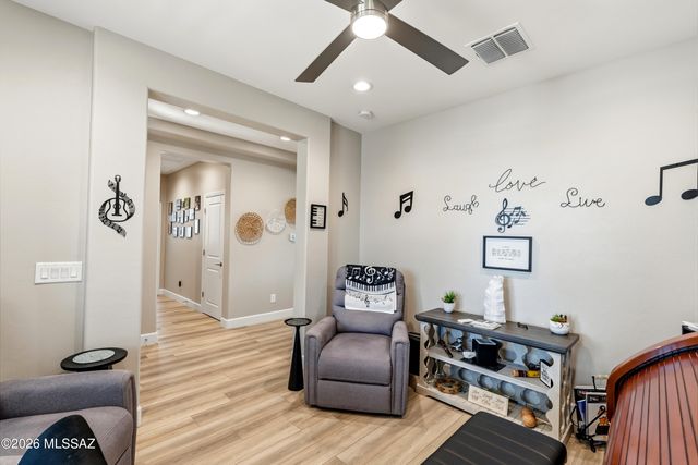 1445 E Golden Rock Way, Green Valley, AZ 85614