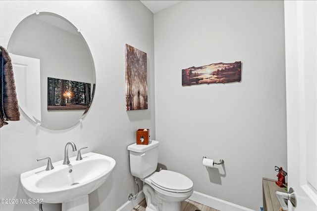 1445 E Golden Rock Way, Green Valley, AZ 85614