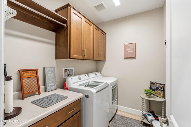 1445 E Golden Rock Way, Green Valley, AZ 85614