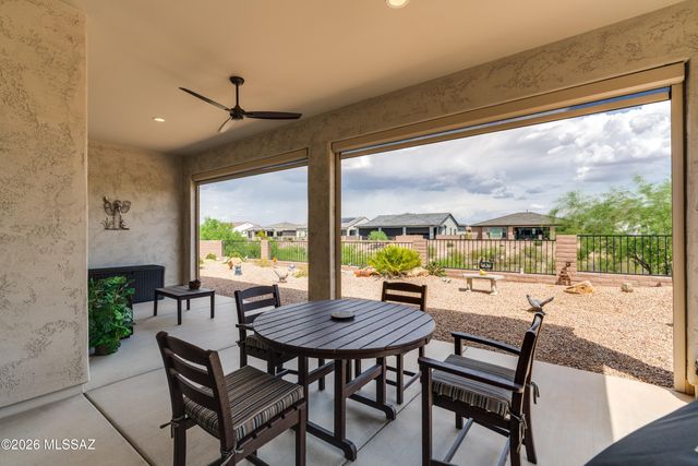 1445 E Golden Rock Way, Green Valley, AZ 85614