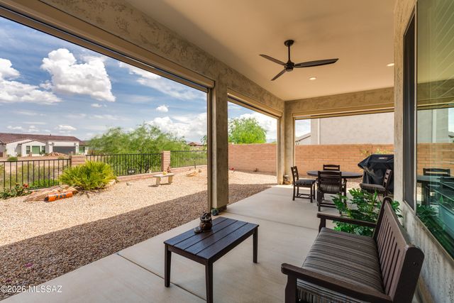 1445 E Golden Rock Way, Green Valley, AZ 85614