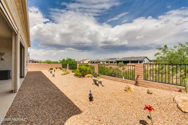 1445 E Golden Rock Way, Green Valley, AZ 85614