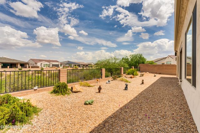 1445 E Golden Rock Way, Green Valley, AZ 85614