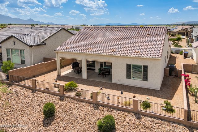 1445 E Golden Rock Way, Green Valley, AZ 85614