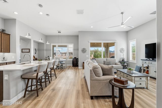 1445 E Golden Rock Way, Green Valley, AZ 85614