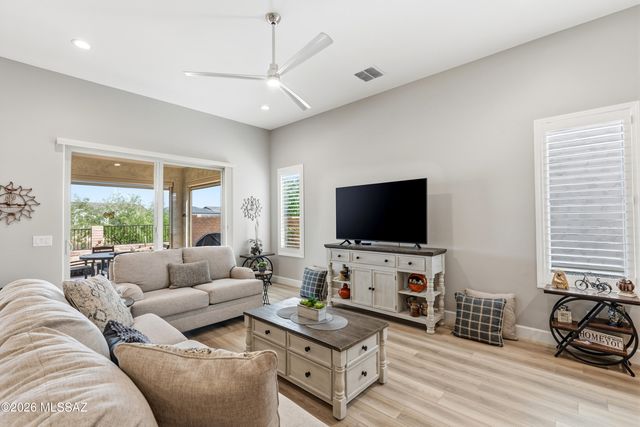 1445 E Golden Rock Way, Green Valley, AZ 85614