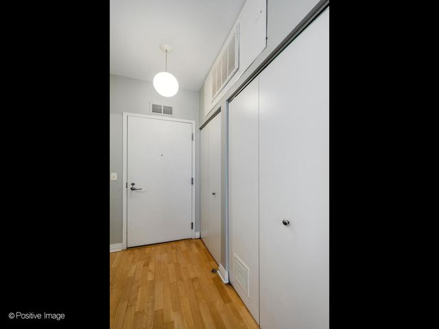 565 W QUINCY Street 1602, Chicago, IL 60661