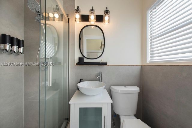115 SE 2nd St 2, Hallandale Beach, FL 33009