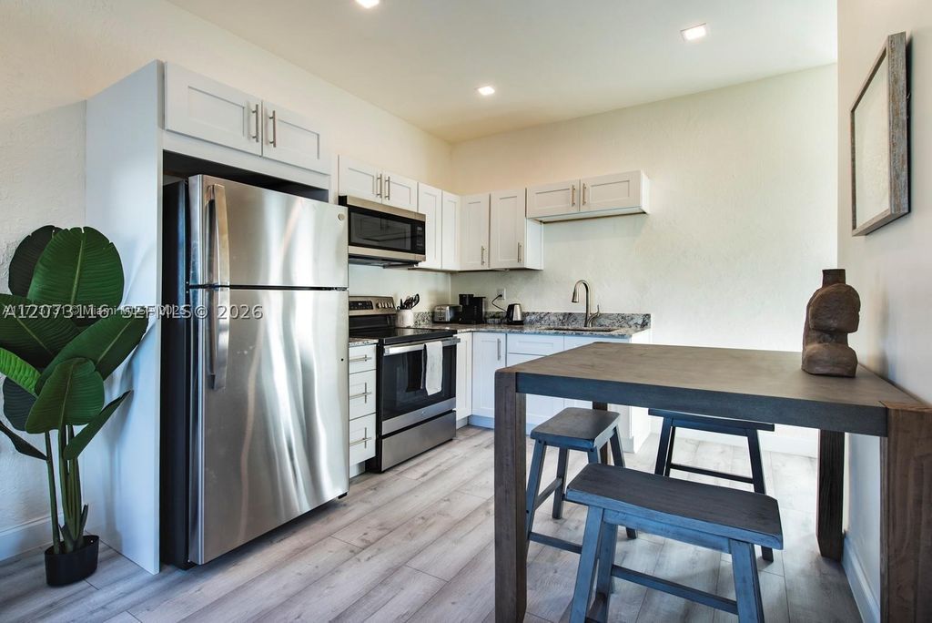 115 SE 2nd St 2, Hallandale Beach, FL 33009