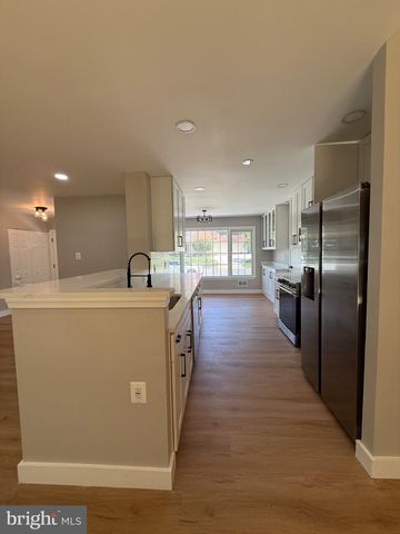 7907 COLORADO SPRINGS DR, Springfield, VA 22153