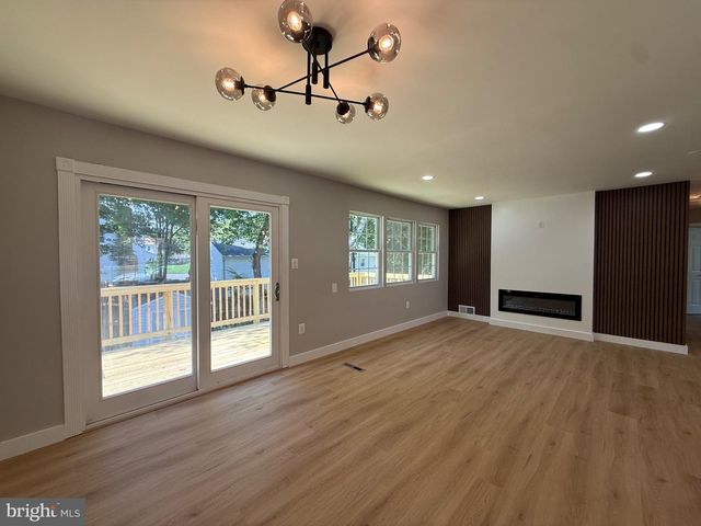 7907 COLORADO SPRINGS DR, Springfield, VA 22153
