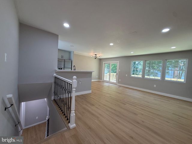 7907 COLORADO SPRINGS DR, Springfield, VA 22153
