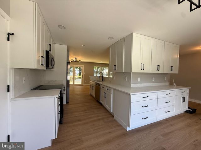7907 COLORADO SPRINGS DR, Springfield, VA 22153