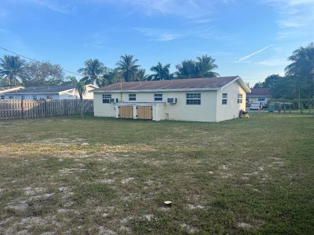 203 SE 4 Avenue, Boynton Beach, FL 33435