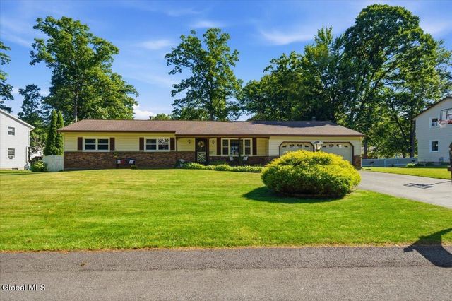 7 Turnberry Lane, Clifton Park, NY 12065