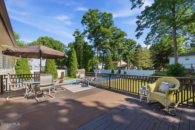 7 Turnberry Lane, Clifton Park, NY 12065