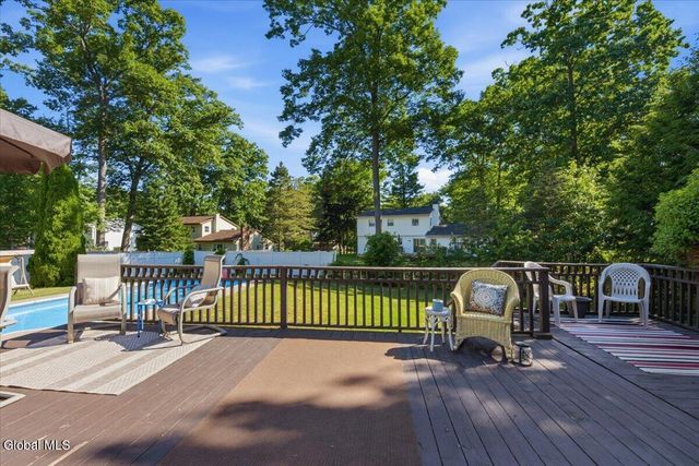 7 Turnberry Lane, Clifton Park, NY 12065