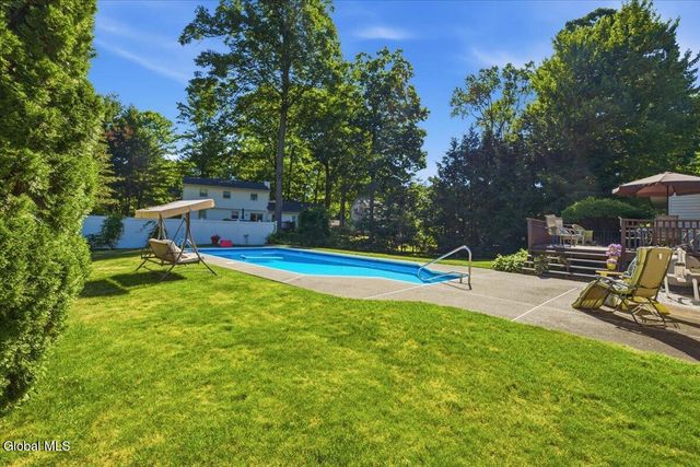 7 Turnberry Lane, Clifton Park, NY 12065