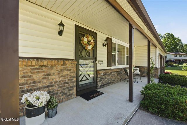 7 Turnberry Lane, Clifton Park, NY 12065