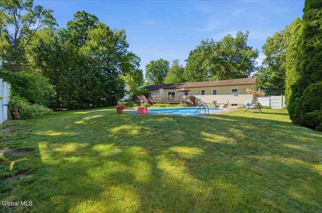 7 Turnberry Lane, Clifton Park, NY 12065