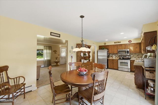 7 Turnberry Lane, Clifton Park, NY 12065