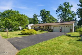 7 Turnberry Lane, Clifton Park, NY 12065