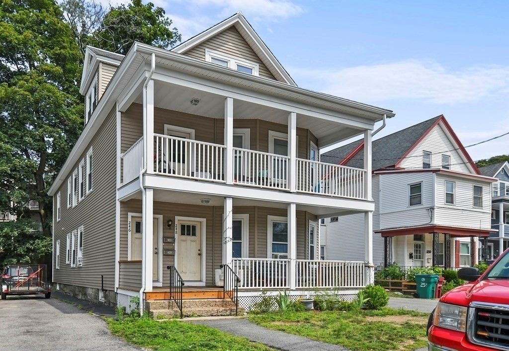 246 Rogers St 1, Lowell, MA 01852