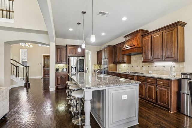 1123 Blue Lake Boulevard, Arlington, TX 76005
