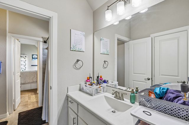 1123 Blue Lake Boulevard, Arlington, TX 76005