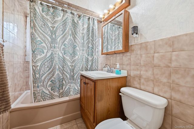 15 Bird Lane, Hicksville, NY 11801